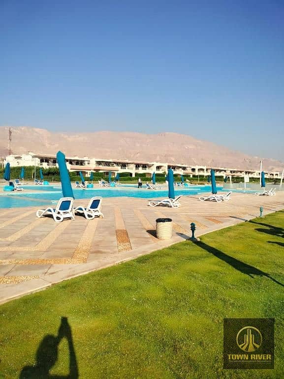 A distinctive chalet for sale in a prime location at La Vista 6, Ain Sokhna—an unmissable opportunity. The resort offers a full range of amenities. . . . – pohled 4