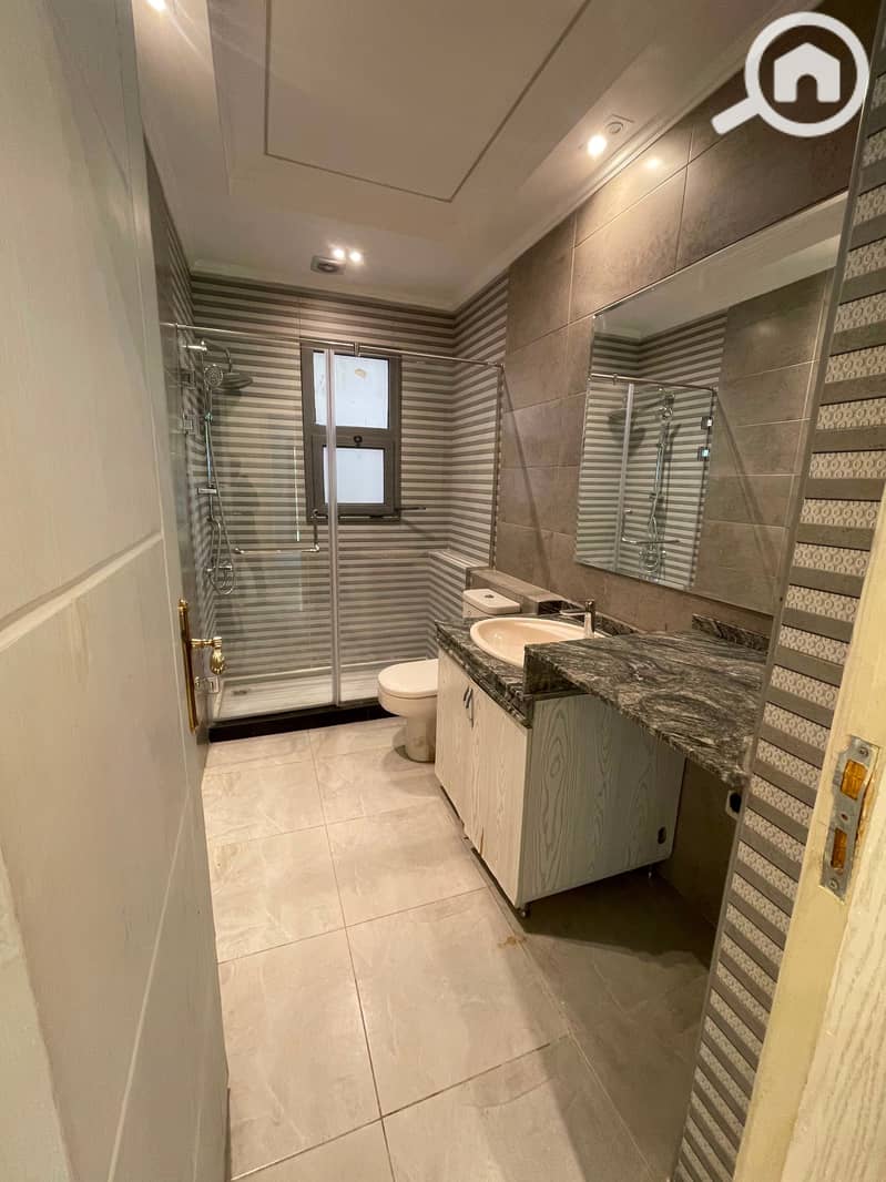 Apartment ground floor with garden for rent in Eastown sodic,with kitchen and ACs,fifth settlement new cairo. - Mehr