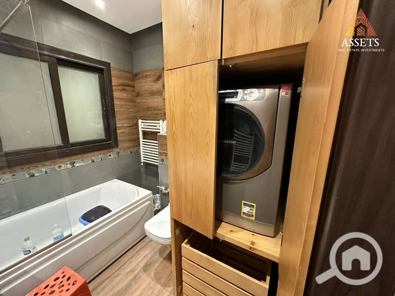 Town House for sale fully finished with 5 AC's and Fully equipping Kitchen in compound Hyde Park New Cairo - Mehr
