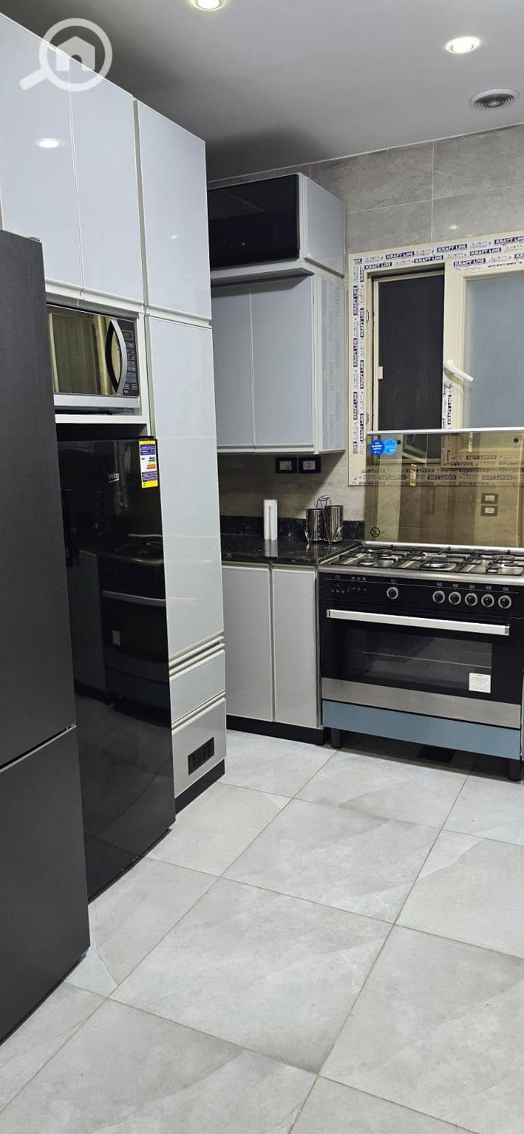 Apartment for Sale – El Shorouk City Area: 265 sqm, Third Floor, Elevator Available. 4 Bedrooms, 3 Bathrooms, 4Pieces Reception Area and 2 Balcony - Widok 3