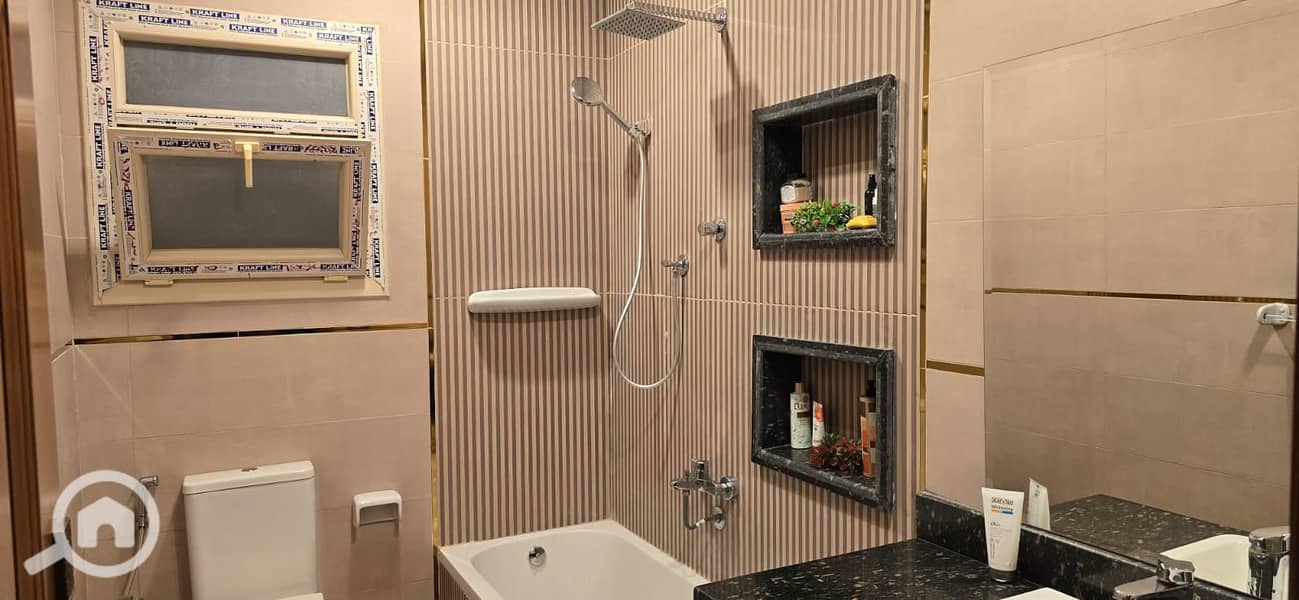 Apartment for Sale – El Shorouk City Area: 265 sqm, Third Floor, Elevator Available. 4 Bedrooms, 3 Bathrooms, 4Pieces Reception Area and 2 Balcony - Widok 4