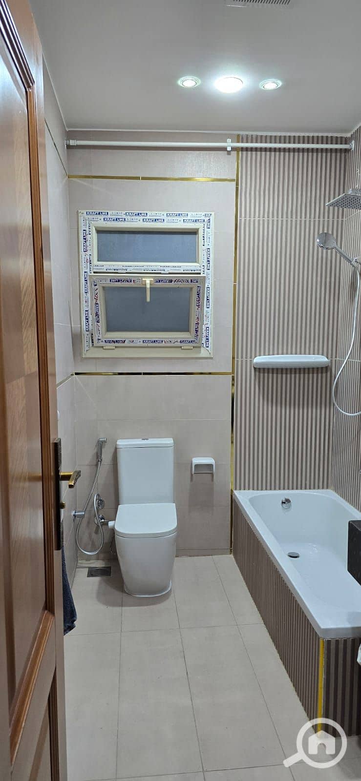 Apartment for Sale – El Shorouk City Area: 265 sqm, Third Floor, Elevator Available. 4 Bedrooms, 3 Bathrooms, 4Pieces Reception Area and 2 Balcony - Widok 5