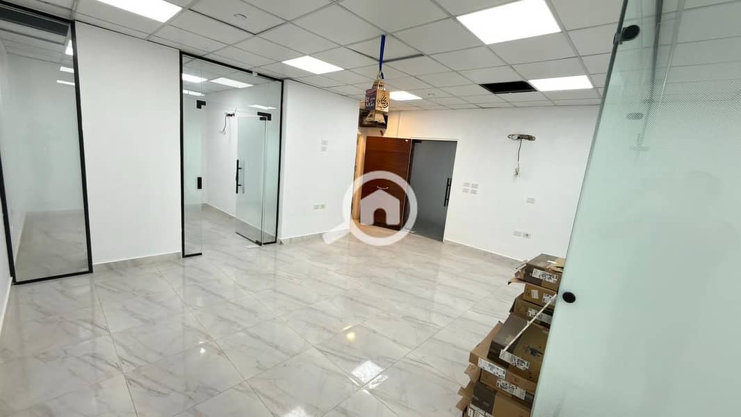 For administrative rent in One Katameya, an 80 super lux office at a special price with a garage. - Skats 4