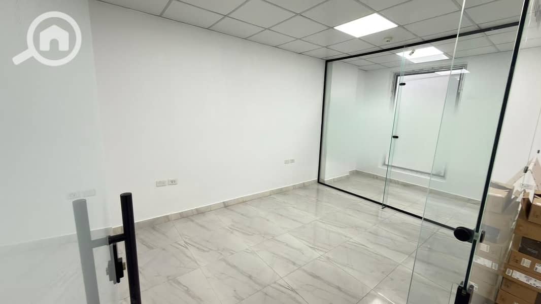For administrative rent in One Katameya, an 80 super lux office at a special price with a garage. - Skats 5