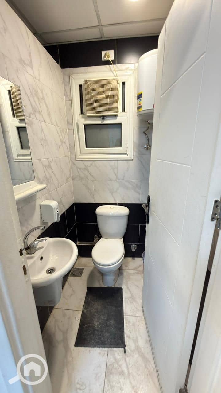 For administrative rent in One Katameya, an 80 super lux office at a special price with a garage. - Skats 6