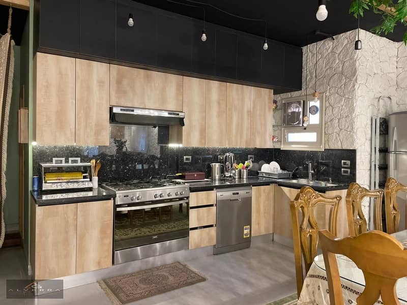 For lovers of the ground in a very unique 250 square meter ultra super lux apartment in the first neighborhood of New Shrouq City, a prestigious location next to services and main roads. - Ansicht 4