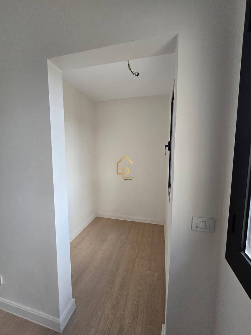 6 94d9f29c-f34d-4634-8aba-4bfcd3701819. jpg