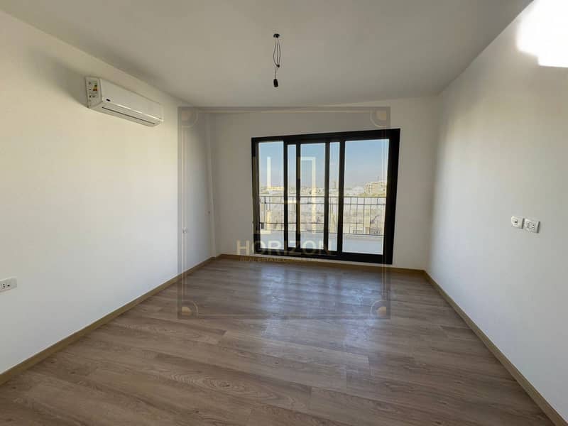 Semi furnished Sky Loft 205m prime view rent Fifth Square Al Marasem - Mehr