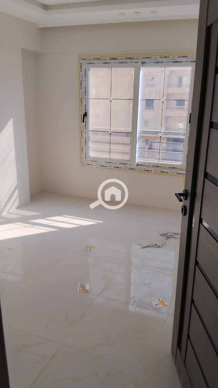 For rent, a first occupancy apartment in Al-Andalus, Fifth Settlement, steps away from مفيدا, Hyde Park, Al-Teseen Al-Janoubi, Cairo University, and Downtown. - Widok 4