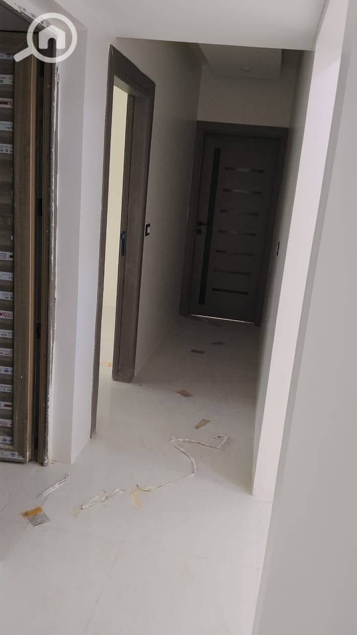 For rent, a first occupancy apartment in Al-Andalus, Fifth Settlement, steps away from مفيدا, Hyde Park, Al-Teseen Al-Janoubi, Cairo University, and Downtown. - Widok 5