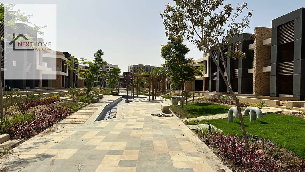 For quick sale Townhouse villa with an area of 300 m next to Madinaty ready to move in Midtown Compound New Administrative Capital - Görünüm 2