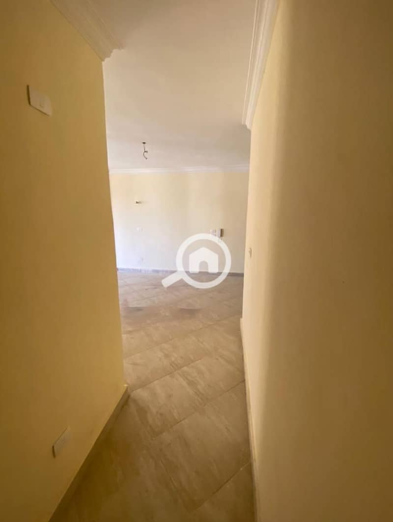 For sale: an apartment in the Dar Misr Compound, Al-Andalus, New Cairo, directly on the Southern 90th Street and in front of the Hyde Park Compound, just minutes from the American University. Area: 130 m, repeating floor. - Więcej