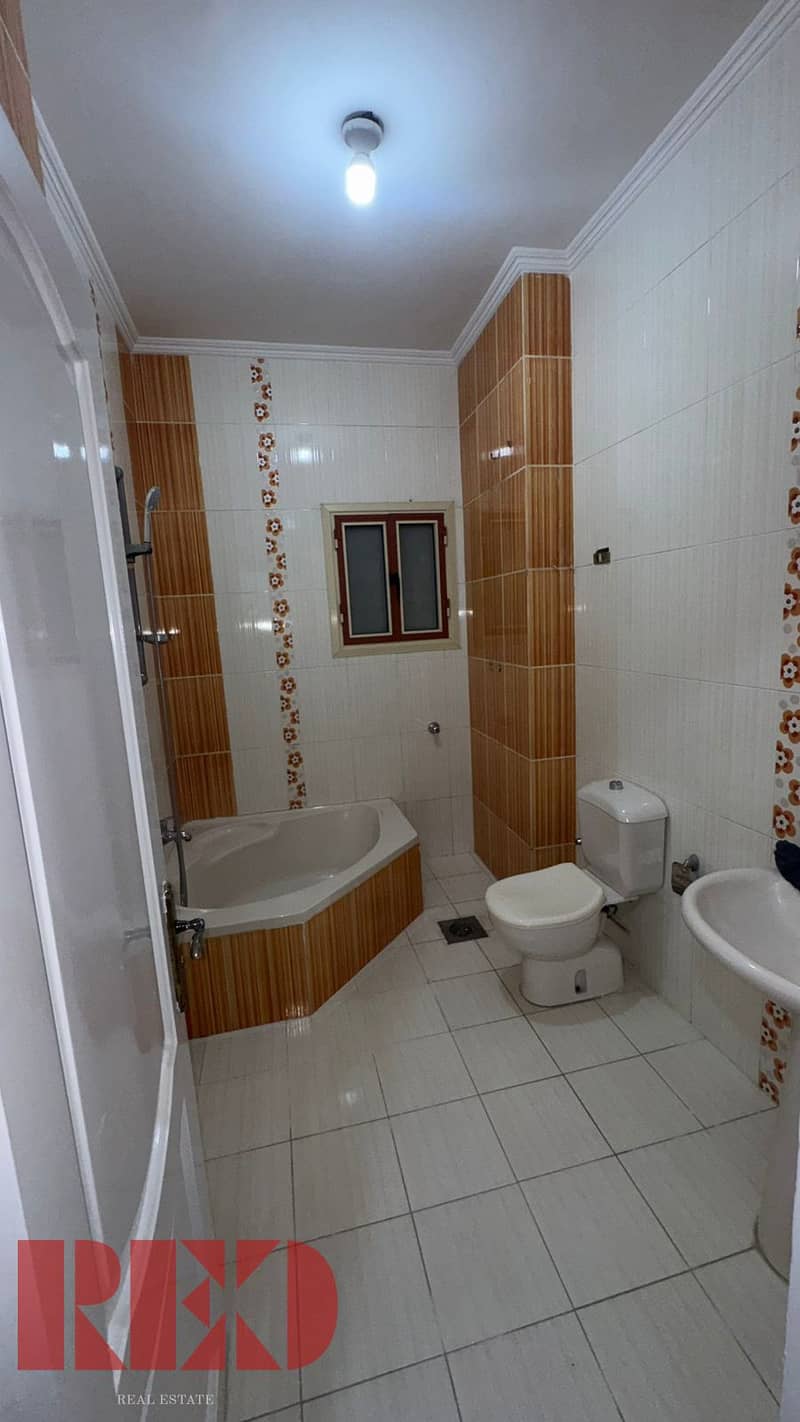 180 sqm apartment for sale in the heart of Smouha at Edmond Fremon intersection, ideal for residential, offices, and clinics use - Widok 4