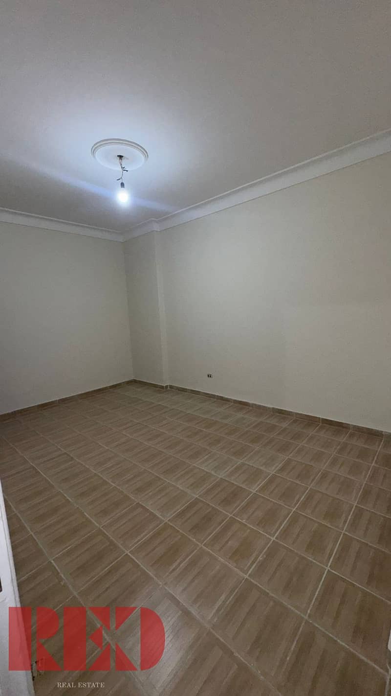 180 sqm apartment for sale in the heart of Smouha at Edmond Fremon intersection, ideal for residential, offices, and clinics use - Więcej