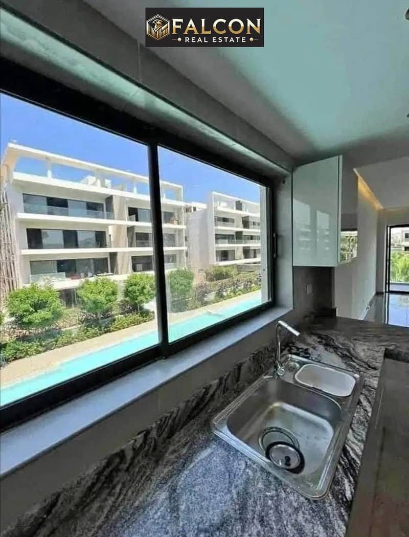 Pay 280,000 EGP and own an apartment overlooking the water feature | Apartment for sale in La Vista Patio Riva, New Cairo, near Hyde Park& AUC - Widok 2