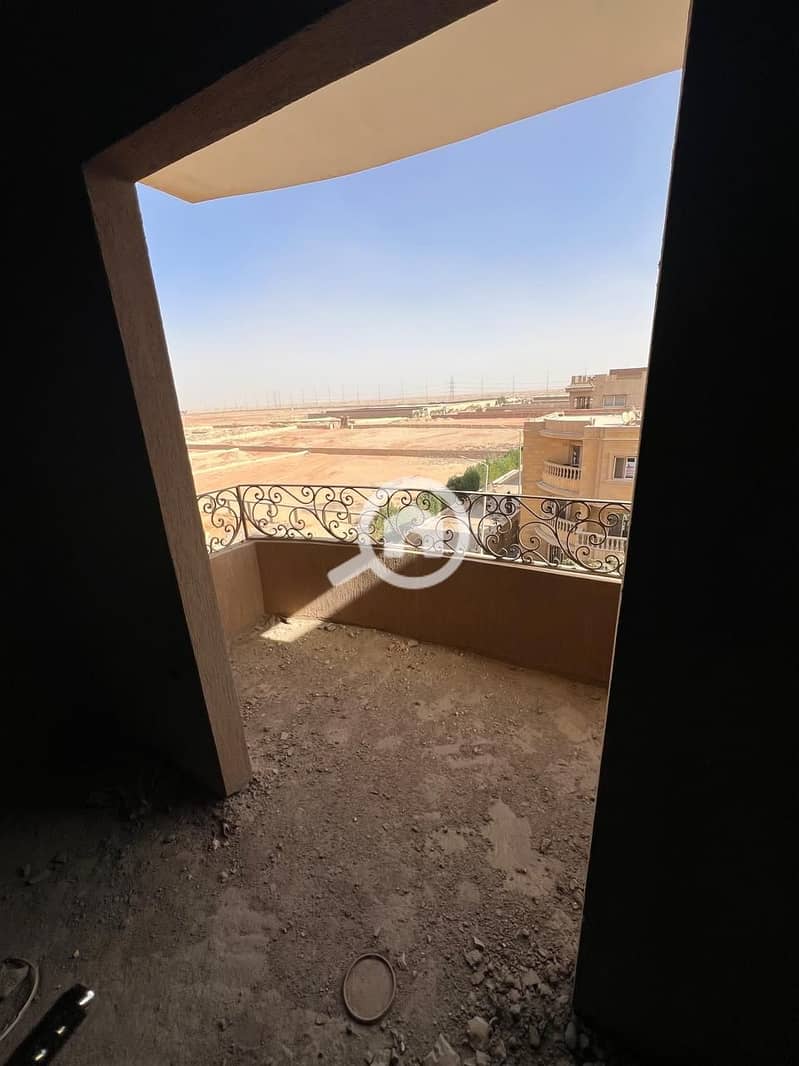 Your apartment is in the heart of October Gardens with a panoramic view of the pyramids, an address of elegance and investment next to Fairmont Cairo and the pyramids. - Widok 3