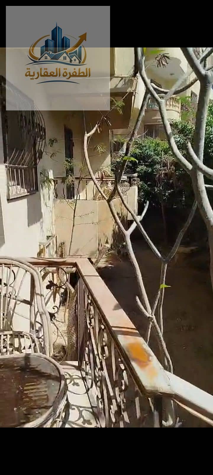 A 195m apartment on the ground floor with a garden and a private entrance in front of Arbele Mall and on the Jamal Abdel Nasser axis, 3 bedrooms, 2 bathrooms, a reception area with 3 pieces, natural gas, electricity, and water. A prime location in the Fifth Settlement. Asking for 5.5 million EGP. - Bilde 2