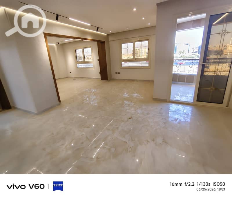 Apartment for sale in West Sumid, first residence finishing, new villa with Hashem stone, elegant entrance in the area of villas and palaces. - Widok 5