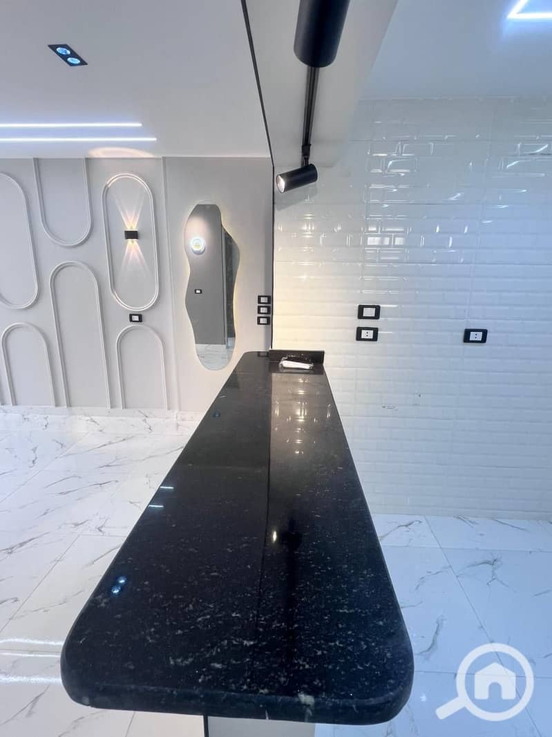 A stunning apartment at a special price and a unique location with a sea view. - Mehr