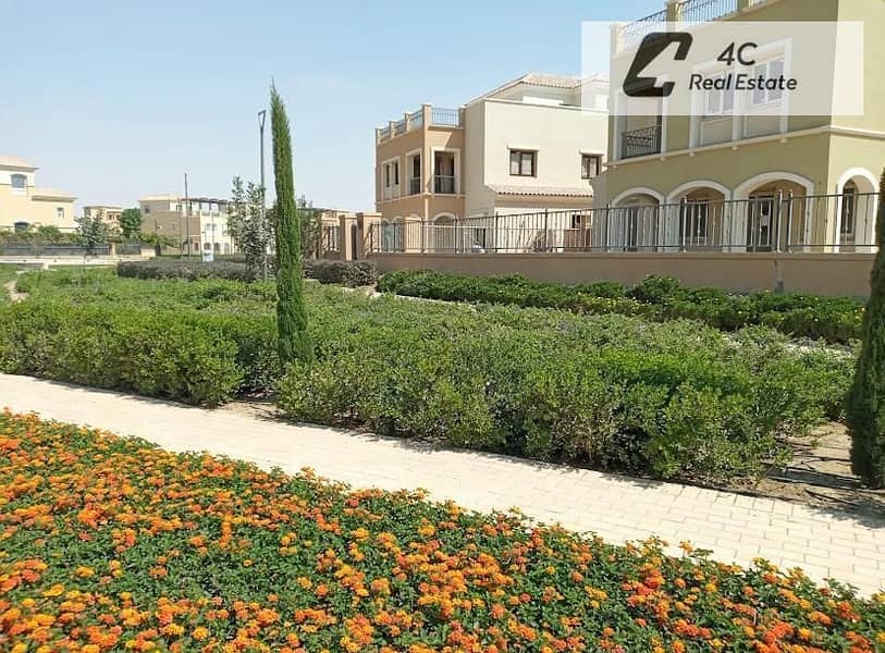 Twin house villa for sale 227m ready to move ultra super lux finishing prime location in Mivida Fifth Settlement New Cairo near Hyde Park - Vue 2