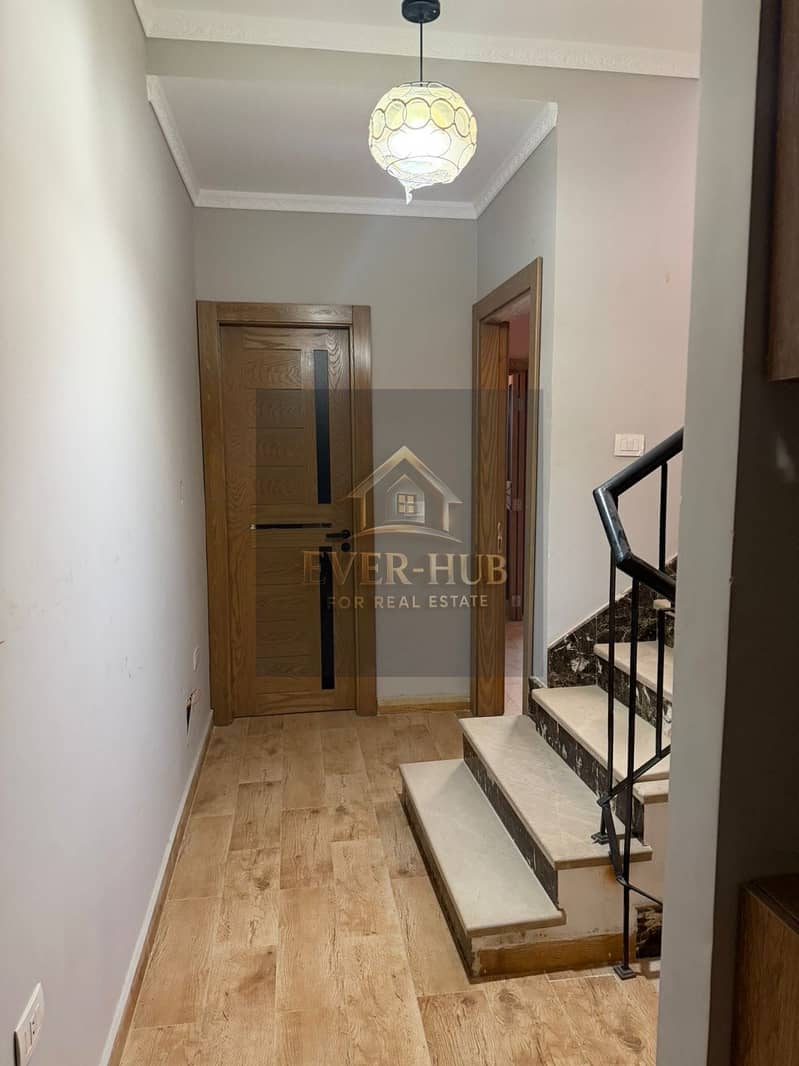 Middle Twin House for Sale in Nyoum October Compound - Mai multe