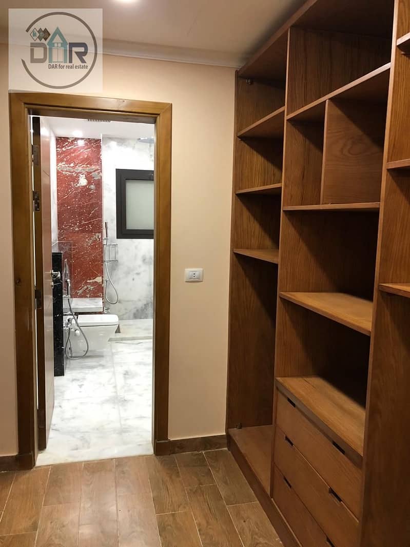 Townhouse for rent in Beverly Hills, Westown, furnished and air-conditioned. - Mehr