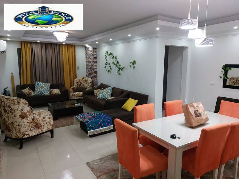 Dar Alna Zahra Compound, Maadi, furnished apartment for rent. It consists of two bedrooms, a reception area, a bathroom, and a fully equipped kitchen with air conditioning, Wi-Fi, and natural gas. - Widok 2