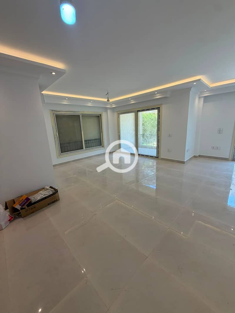 First-Use Ground Floor Apartment with Private Garden for Rent in Stone Residence – New Cairo – pohled 2