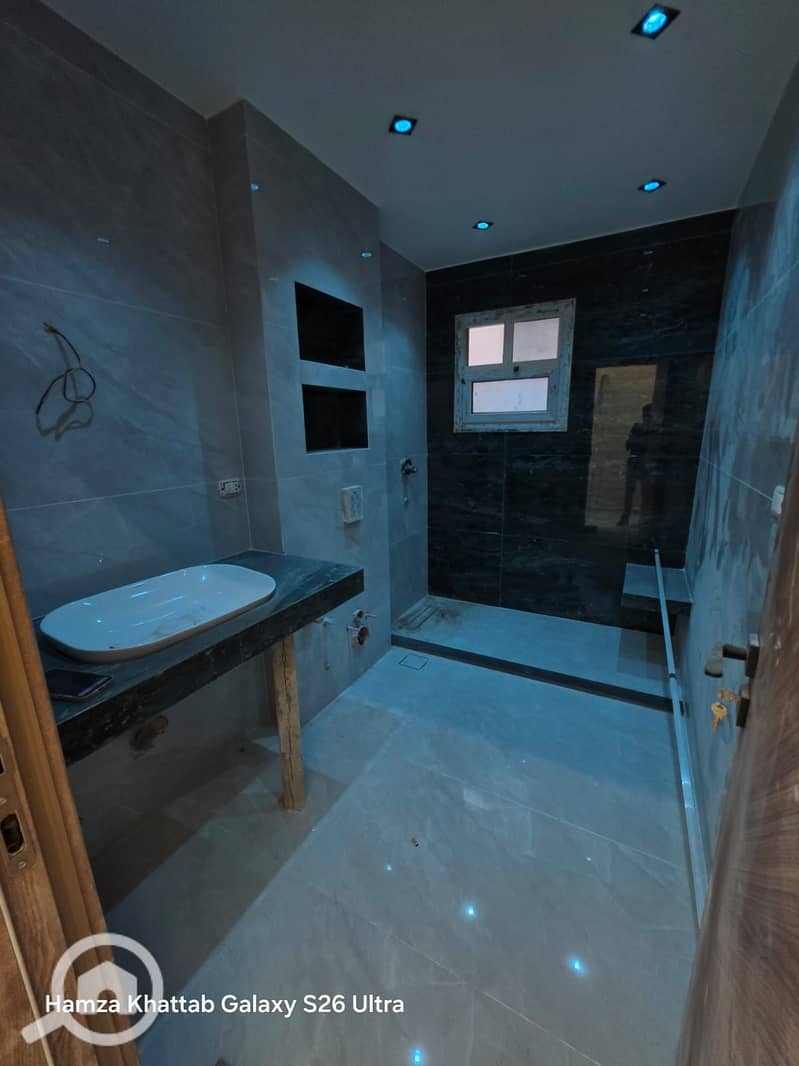 Apartment for rent, second floor, 175 m, Phase 3 A, first occupation, next to the Police Mosque, Al-Khomail, Sheikh Zayed. - Więcej