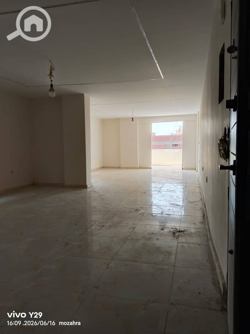 Apartment for sale, 160 sqm, featuring an unobstructed view and complete privacy. It boasts ultra-super-lux finishes and has never been lived in. Loca – pohled 3
