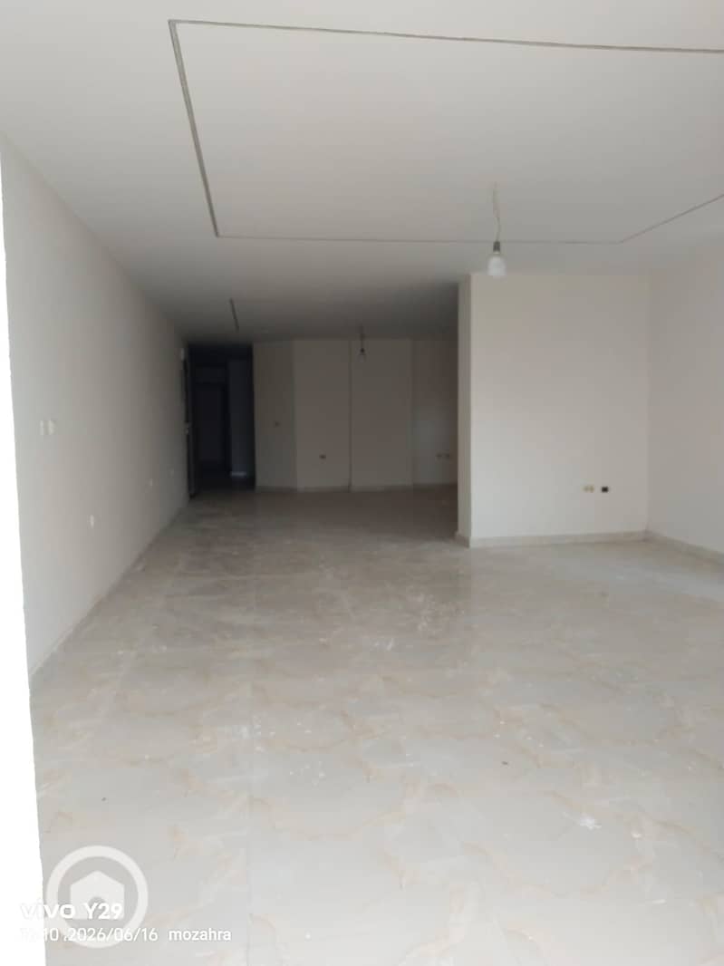 Apartment for sale, 160 sqm, featuring an unobstructed view and complete privacy. It boasts ultra-super-lux finishes and has never been lived in. Loca – pohled 4