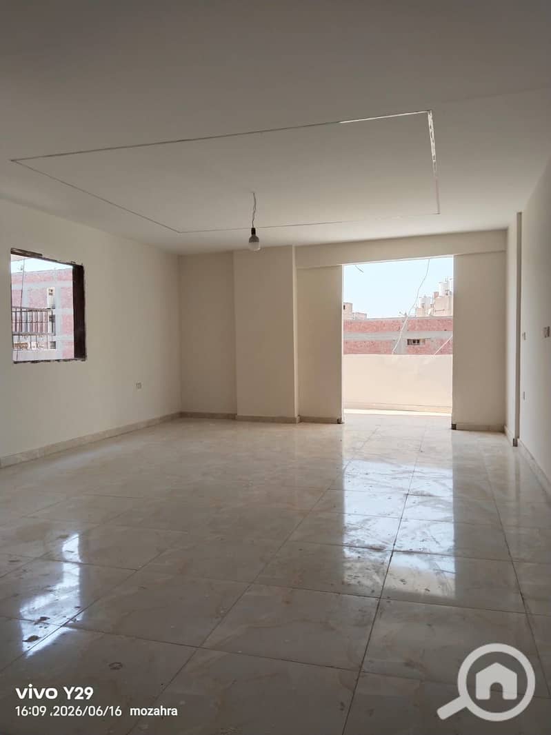 Apartment for sale, 160 sqm, featuring an unobstructed view and complete privacy. It boasts ultra-super-lux finishes and has never been lived in. Loca – pohled 5
