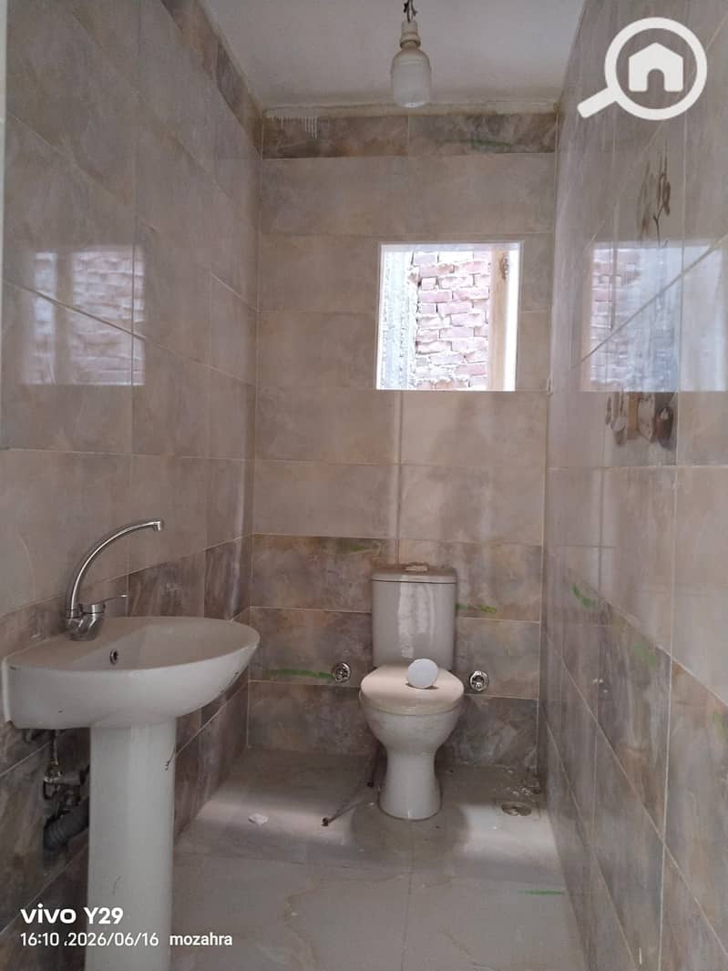 Apartment for sale, 160 sqm, featuring an unobstructed view and complete privacy. It boasts ultra-super-lux finishes and has never been lived in. Loca – další