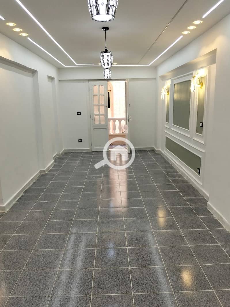 A unique apartment with a distinctive floor, excellent finishing, and a great location at a price for those looking for housing or investment amidst all the services under the building, transportation, and steps from the main Hanoofel line. - Ansicht 5