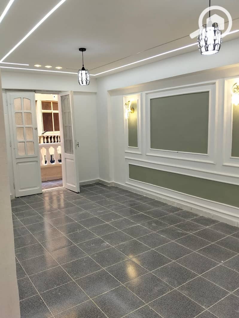 A unique apartment with a distinctive floor, excellent finishing, and a great location at a price for those looking for housing or investment amidst all the services under the building, transportation, and steps from the main Hanoofel line. - Ansicht 6