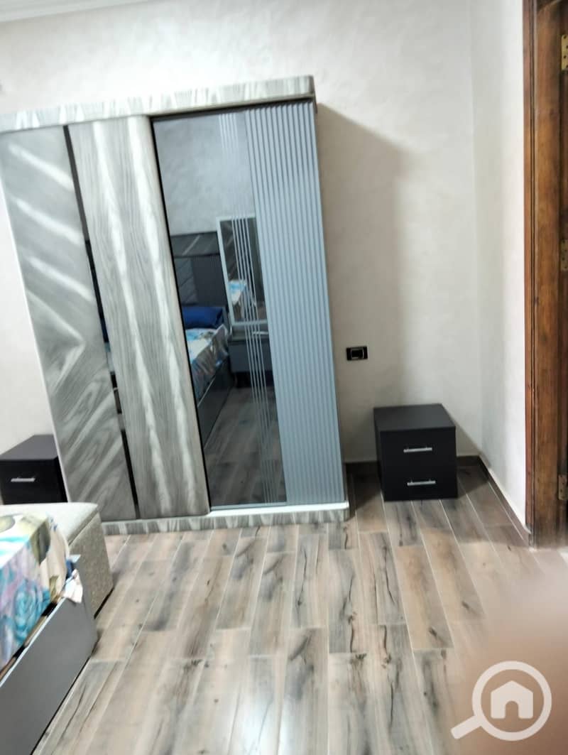 Furnished apartment for rent in the Wadi Degla Compound with an open view overlooking Al-Shaheed Axis, completely unspoiled, two bedrooms and a reception area, 2 bathrooms and a large kitchen with new ultra-lux finishing, fully air-conditioned with appliances and new furniture, located on the ninth floor, asking 35 in Wadi Degla Compound on the Maadi Ring Road, with security and guard service available 24/7. – pohled 6