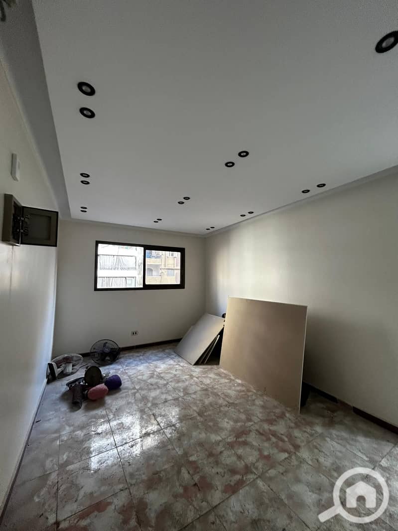 Apartment for sale with two bedrooms and a living room, with complete utilities. Built in 2002 on Al-Eissawi main street, close to Al-Awael butcher shop and Iskander. - Widok 3