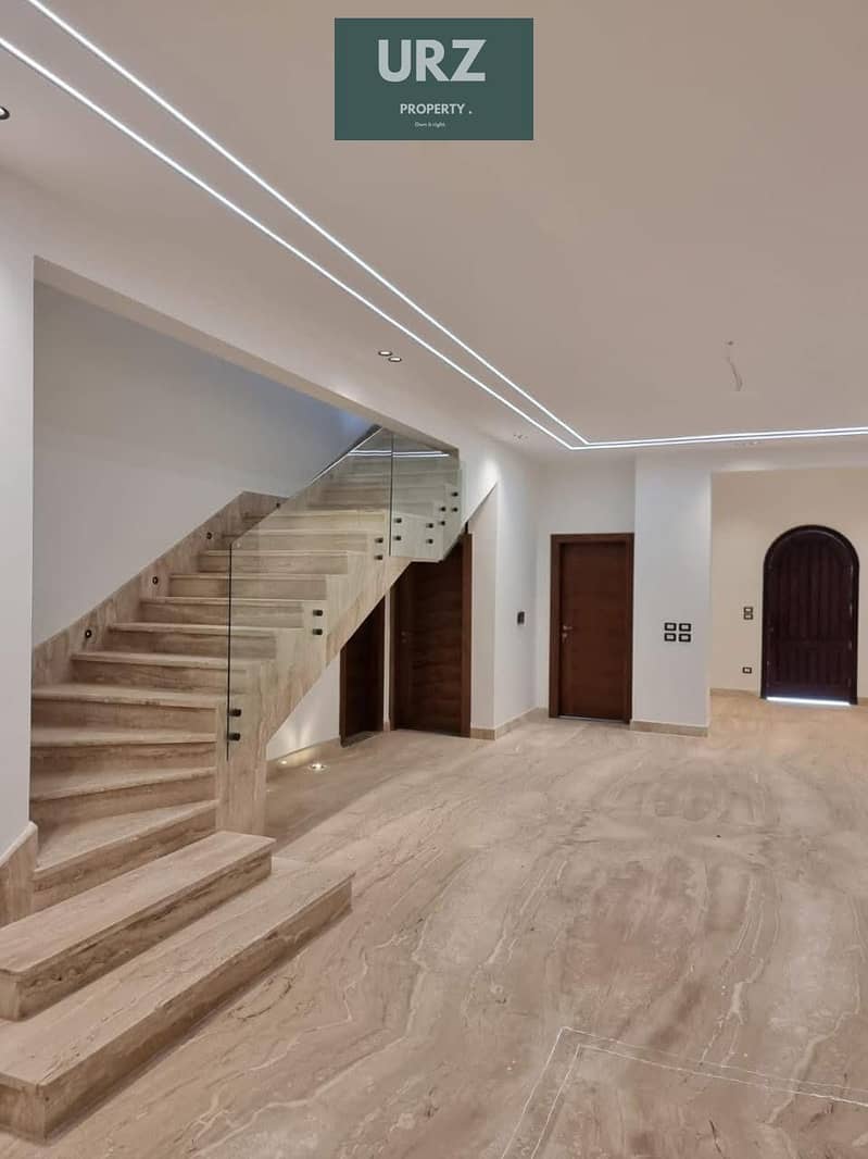For those seeking upscale living, a villa is for sale in a prime location next to Madinaty minutes away from the American University, near Mivida - Widok 6
