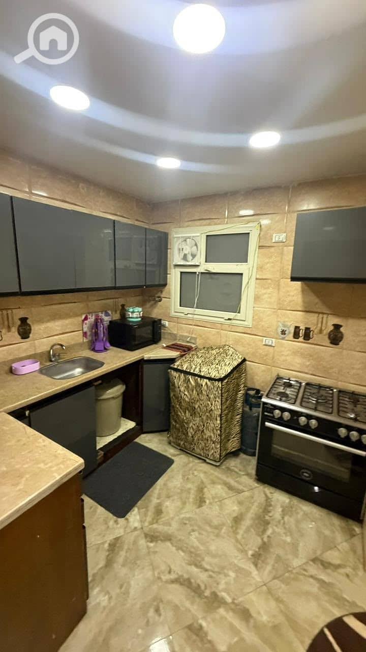 Furnished apartment for rent in One Katameya compound, area 160, with an open view overlooking the Ahmed Shawki axis, completely unblocked, three rooms and a reception, 2 bathrooms and a large kitchen, new ultra-lux finishing, fully air-conditioned with appliances and new furniture, on the ninth floor, asking 35 in One Katameya compound on the Maadi circular road, security guards available. - Widok 2
