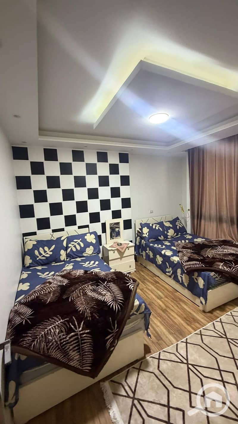 Furnished apartment for rent in One Katameya compound, area 160, with an open view overlooking the Ahmed Shawki axis, completely unblocked, three rooms and a reception, 2 bathrooms and a large kitchen, new ultra-lux finishing, fully air-conditioned with appliances and new furniture, on the ninth floor, asking 35 in One Katameya compound on the Maadi circular road, security guards available. - Widok 4