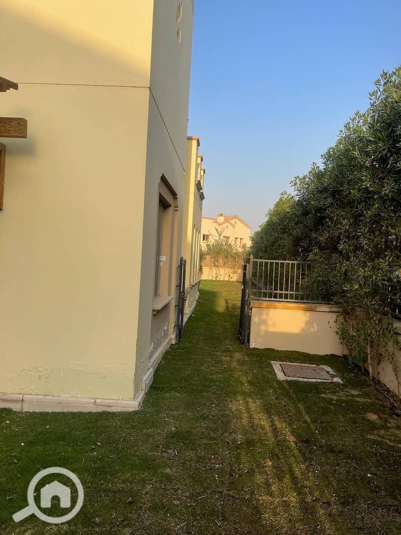 Furnished Twin House with Private Garden for Rent in Uptown Cairo – další