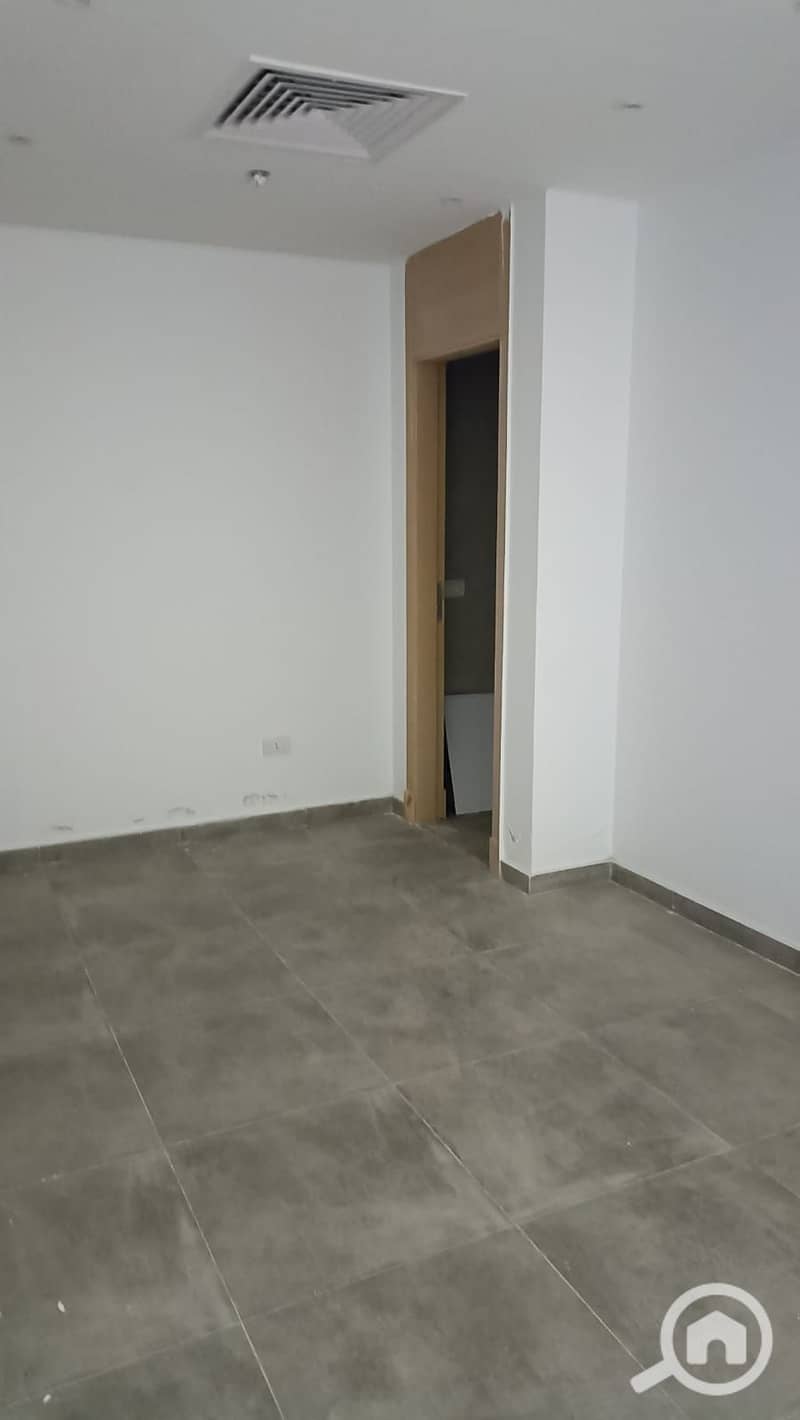 Clinic 52 meter For Rent In Centrada Plaza - Sheikh zayed With Prim Location - With Best Traffic - Widok 4