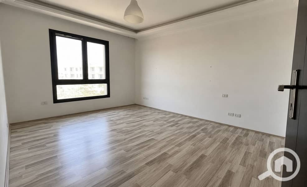 A ready-to-move-in apartment next to Beverly Hills in Zayed from Sodic - Mynd 3