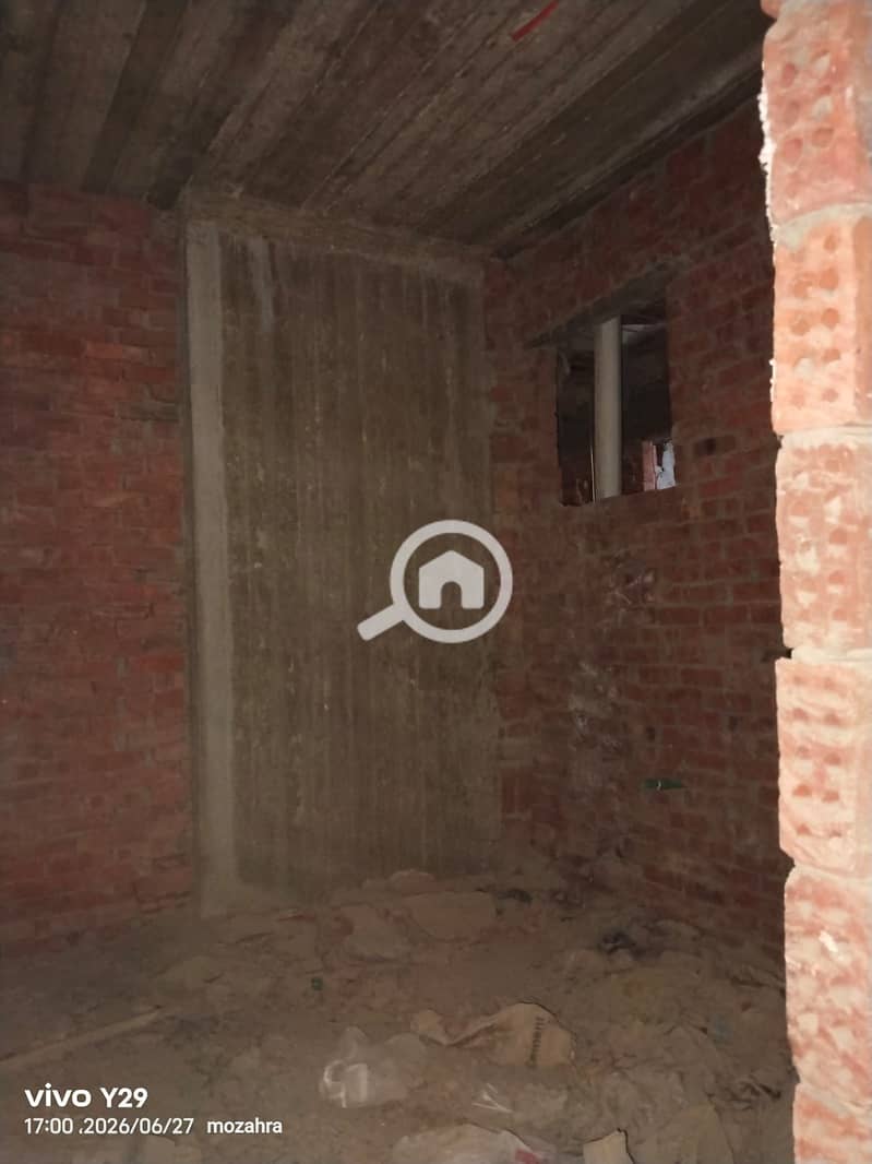 An excellent deal: A 170-square-meter apartment for sale in the Zahraa Nasr City residential area (privately built buildings). It is a corner unit fac – další