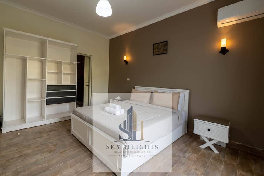 A villa with special finishes for furnished rent in Al Rehab City – pohled 4