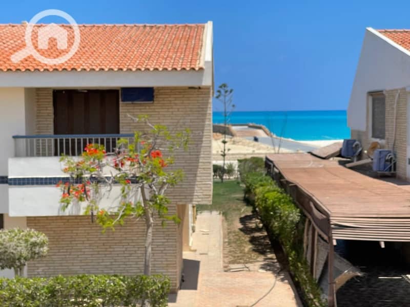 A very distinctive villa by the sea for rent directly from the owner in Diamond Beach Village, Al-Sahil, K90, second row to the sea with a clear view of the sea. It has 4 bedrooms, all air-conditioned, and 4 bathrooms. A large garden with all services. Details and prices in the description. - Ansicht 2