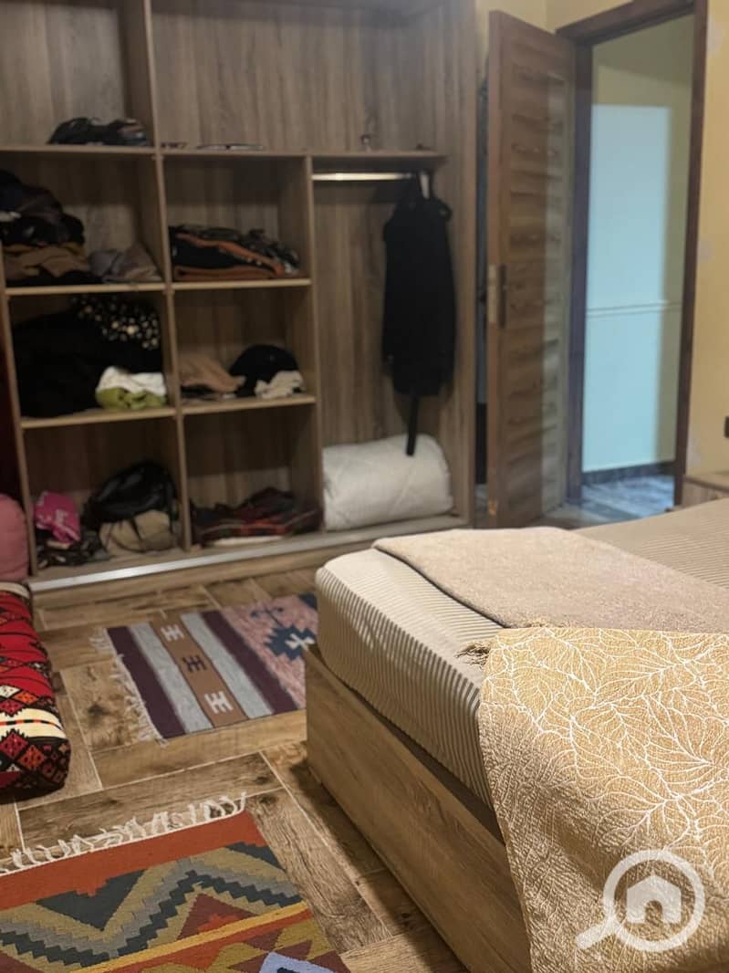 Furnished apartment for rent in Sungate, Degla Division, next to Wadi Degla ClubArea: 125 sq mConsists of 2 bedrooms, 2 bathrooms, reception, and kitc – další
