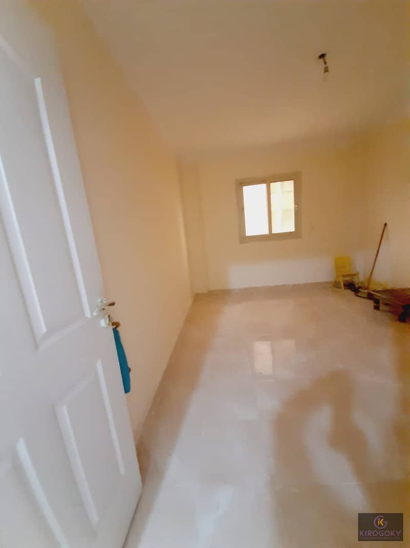 A wonderful apartment with a view of the hotel building, first row overlooking the villas in the Gardena City compound in Nasr City. – pohled 6