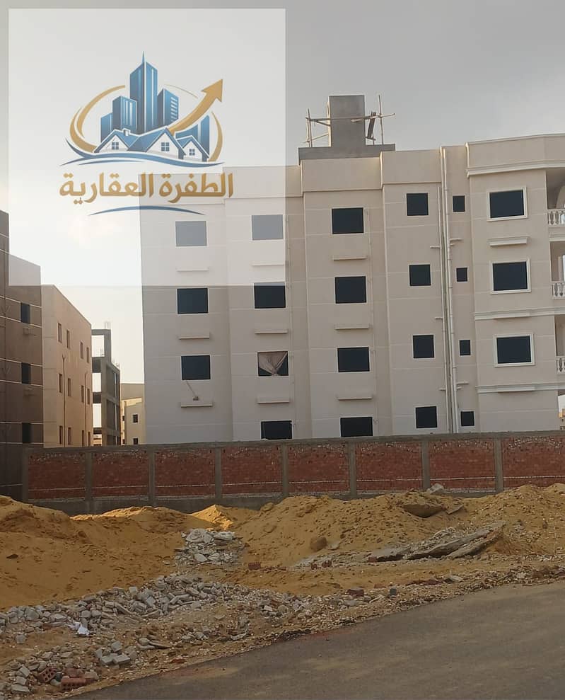 Land for sale in بيت الوطن – الحي الخامس, prime corner lot, 907 square meters, fully paid, building deadline until the end of 2026, excellent location close to services and main roads. Asking price 20 million جنيه. 01009767970 - Widok 3