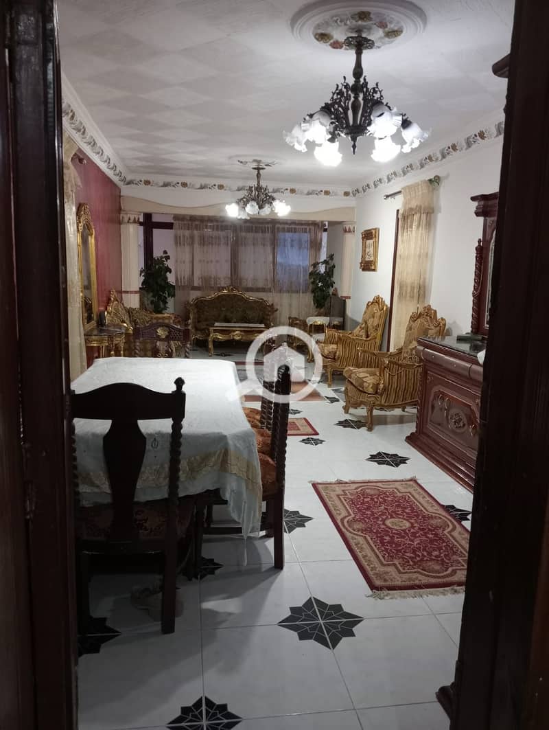 An apartment with an excellent location and surrounded by all services, two numbers away from the main Al-Qweiri street. Old meters at an unbelievable price for those looking for housing or investment. - Widok 2